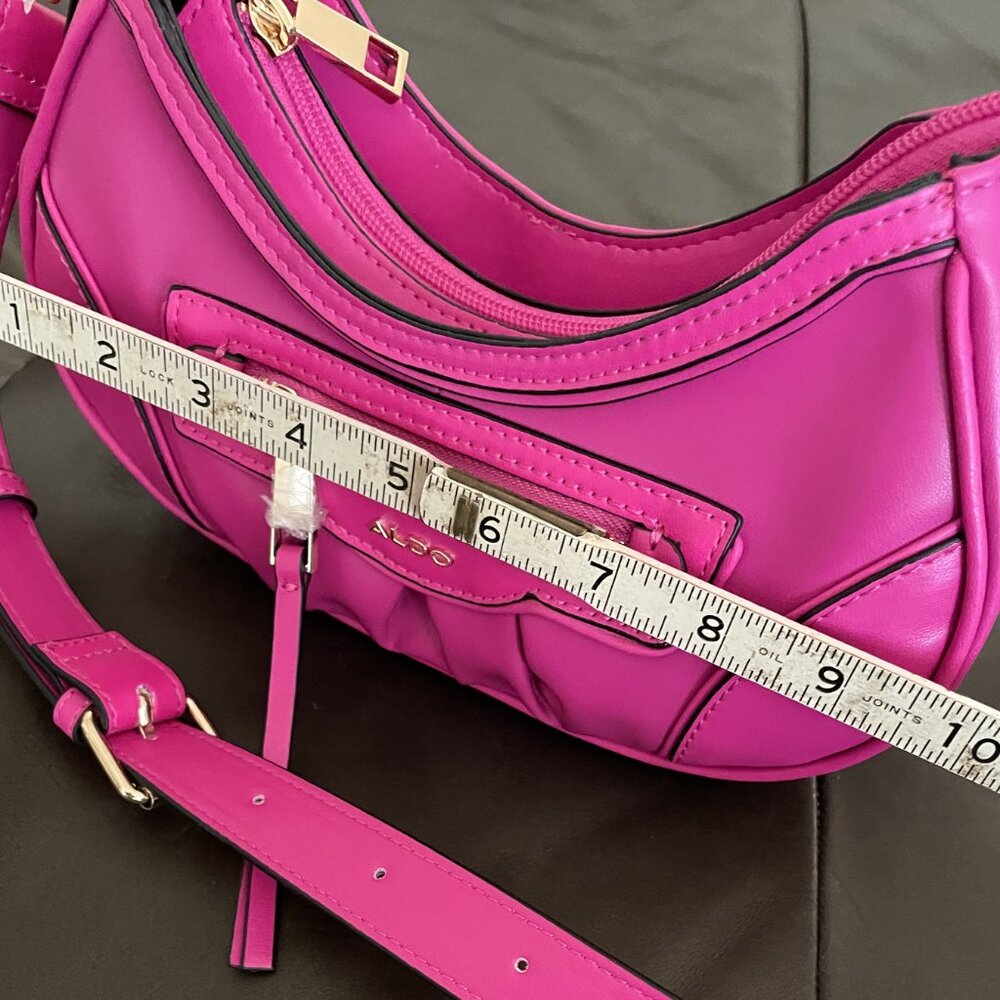 FIRM. Vintage ALDO Crossbody Shoulder Purse, Gorgeous Fuchsia & Gold. - Picture 11 of 13